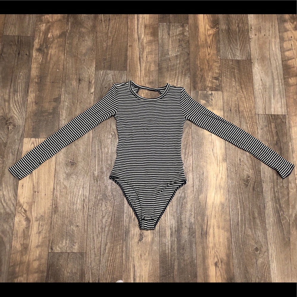 GAP XS long sleeve black and white body suit✨